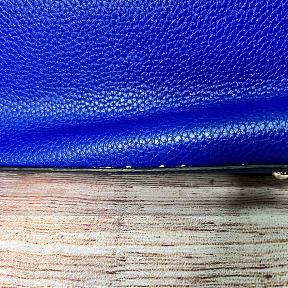 Gorgeous Blue Bag - Picture 7 of 8